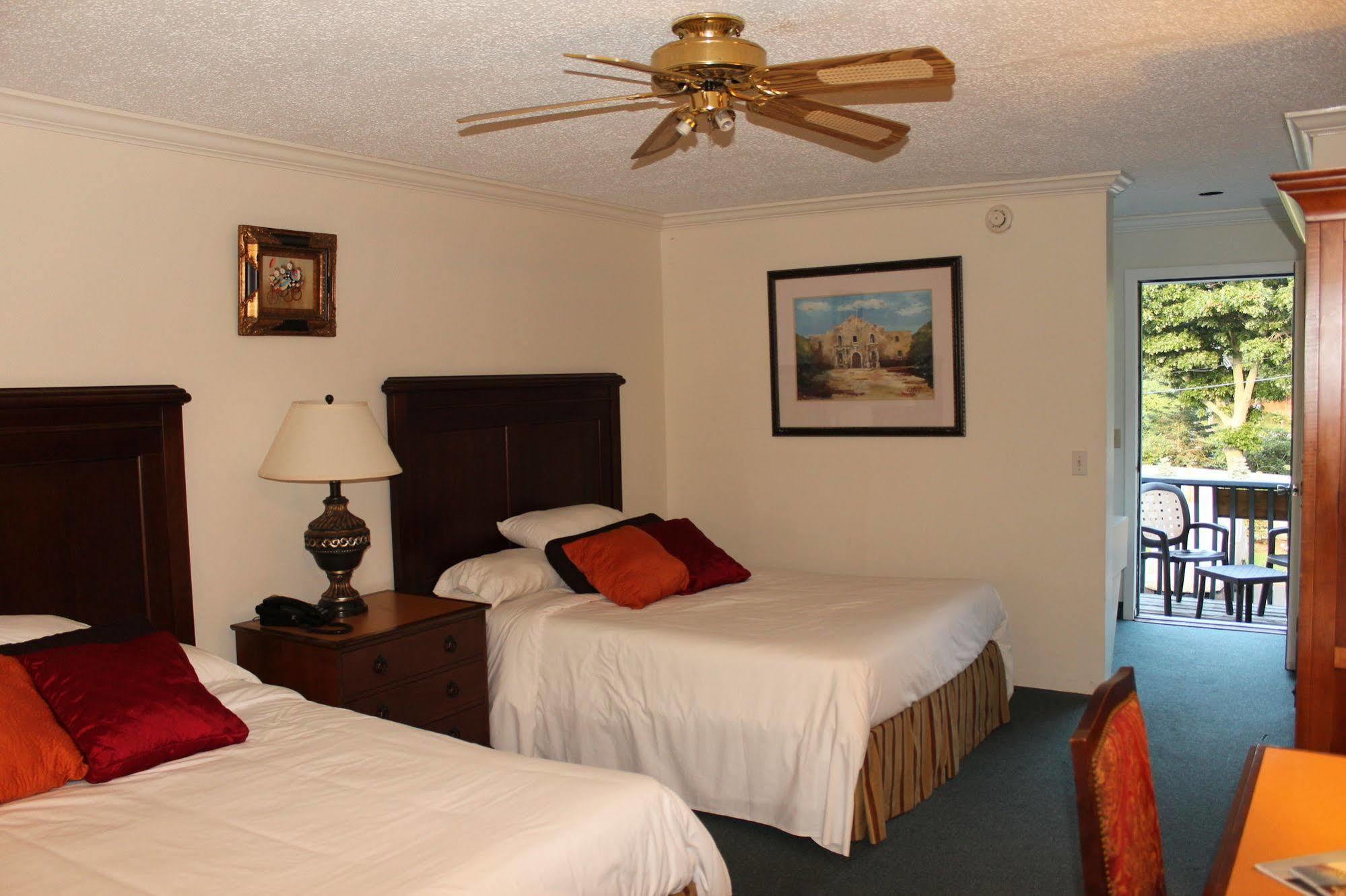 Kenny'S Tipperary Inn Монток Экстерьер фото