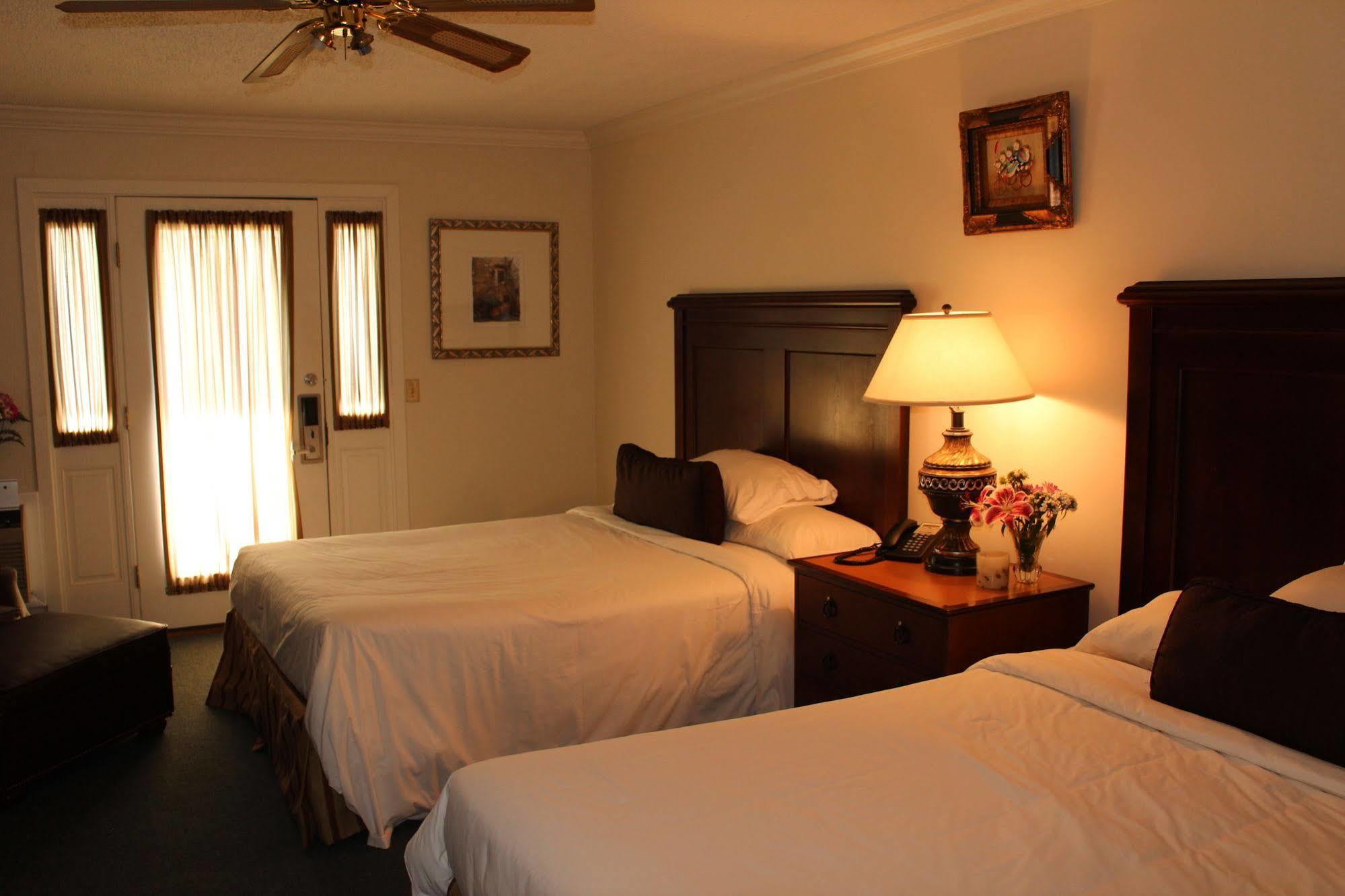 Kenny'S Tipperary Inn Монток Экстерьер фото